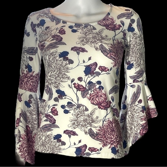 HOT KISS Floral Top with Bell-sleeves Size M - Picture 6 of 8